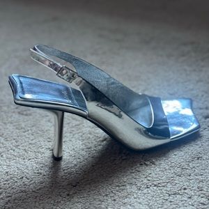 Sexy silver party pumps by Jeffrey Campbell 🔥